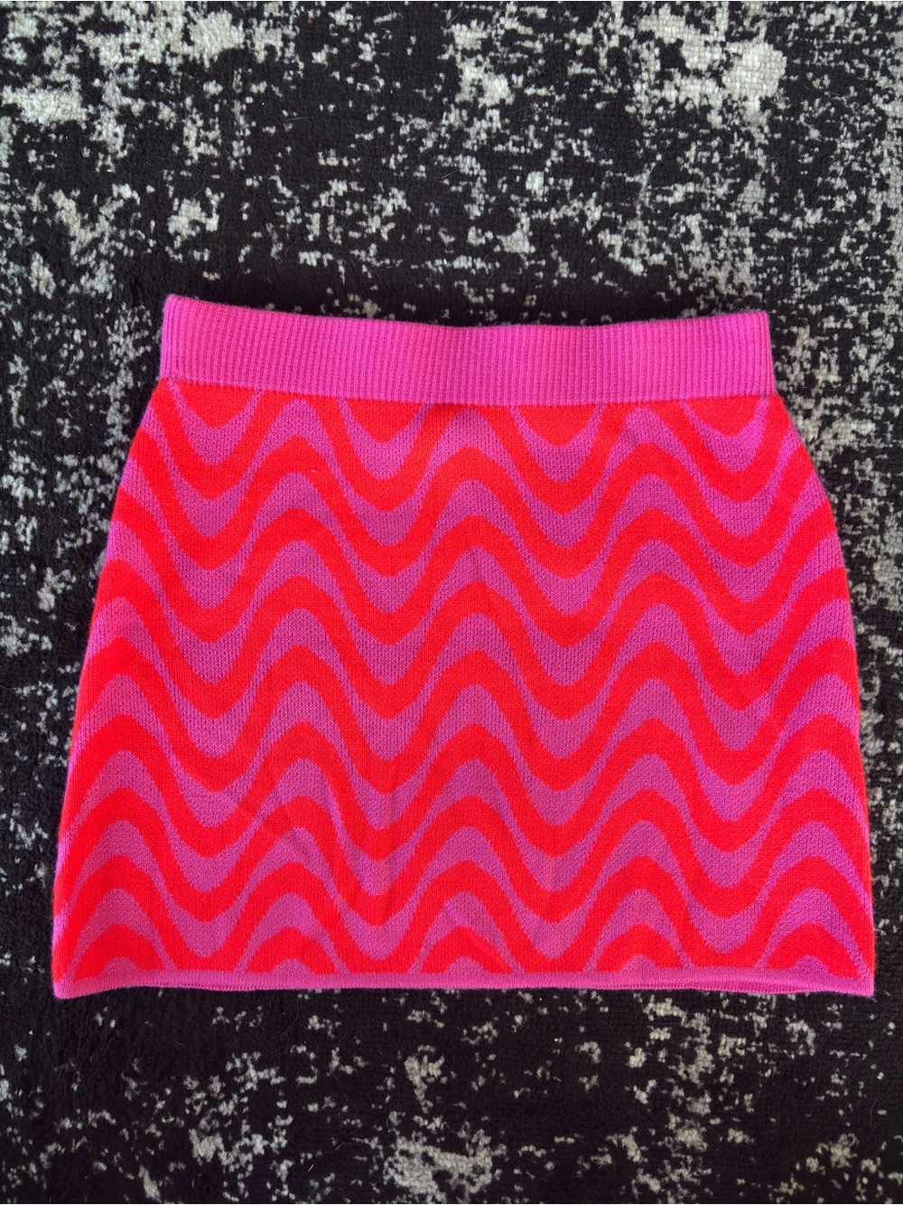 H&M Vibrant Pink & Red Wavy Knit Mini Skirt